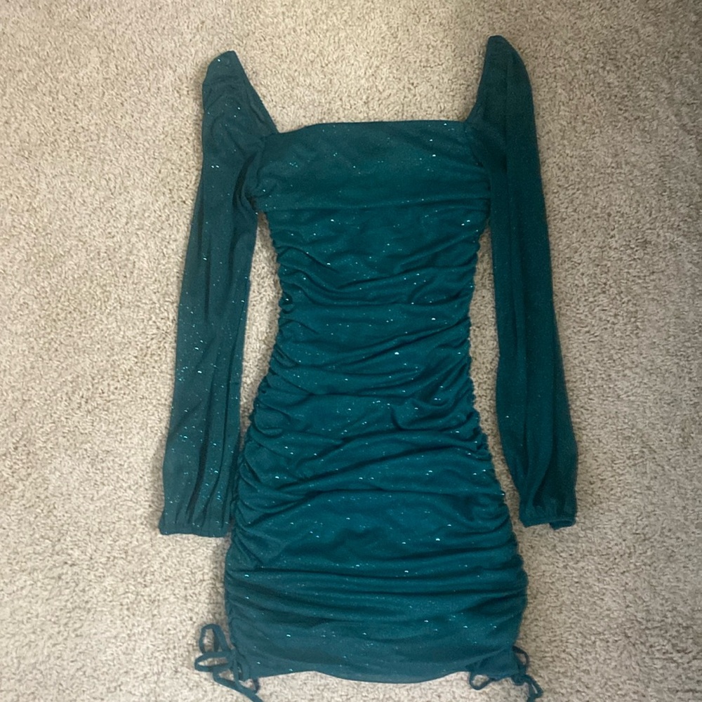 Dillards sparkly green puff sleeve homecoming dress